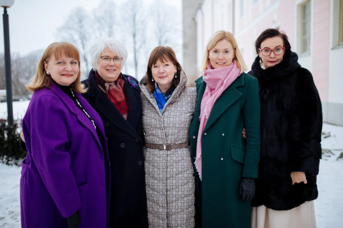 Хельмен Кютт, Марина Кальюранд, Хельо Пикхоф, Рийна Сиккут и Катри Райк.