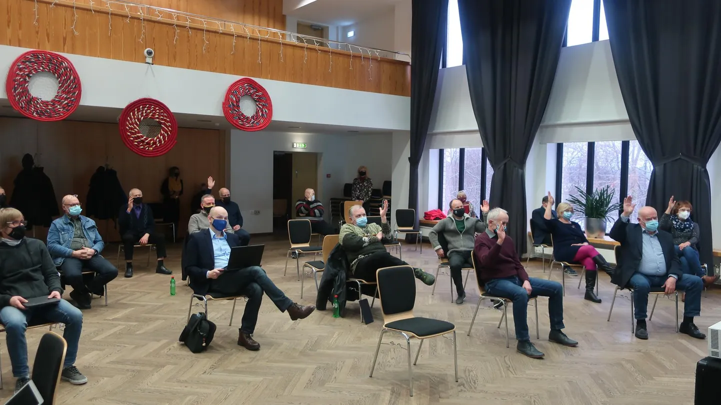 Eelarve vastuvõtmist toetas 15 volikogu liiget, vastu oli kaheksa.