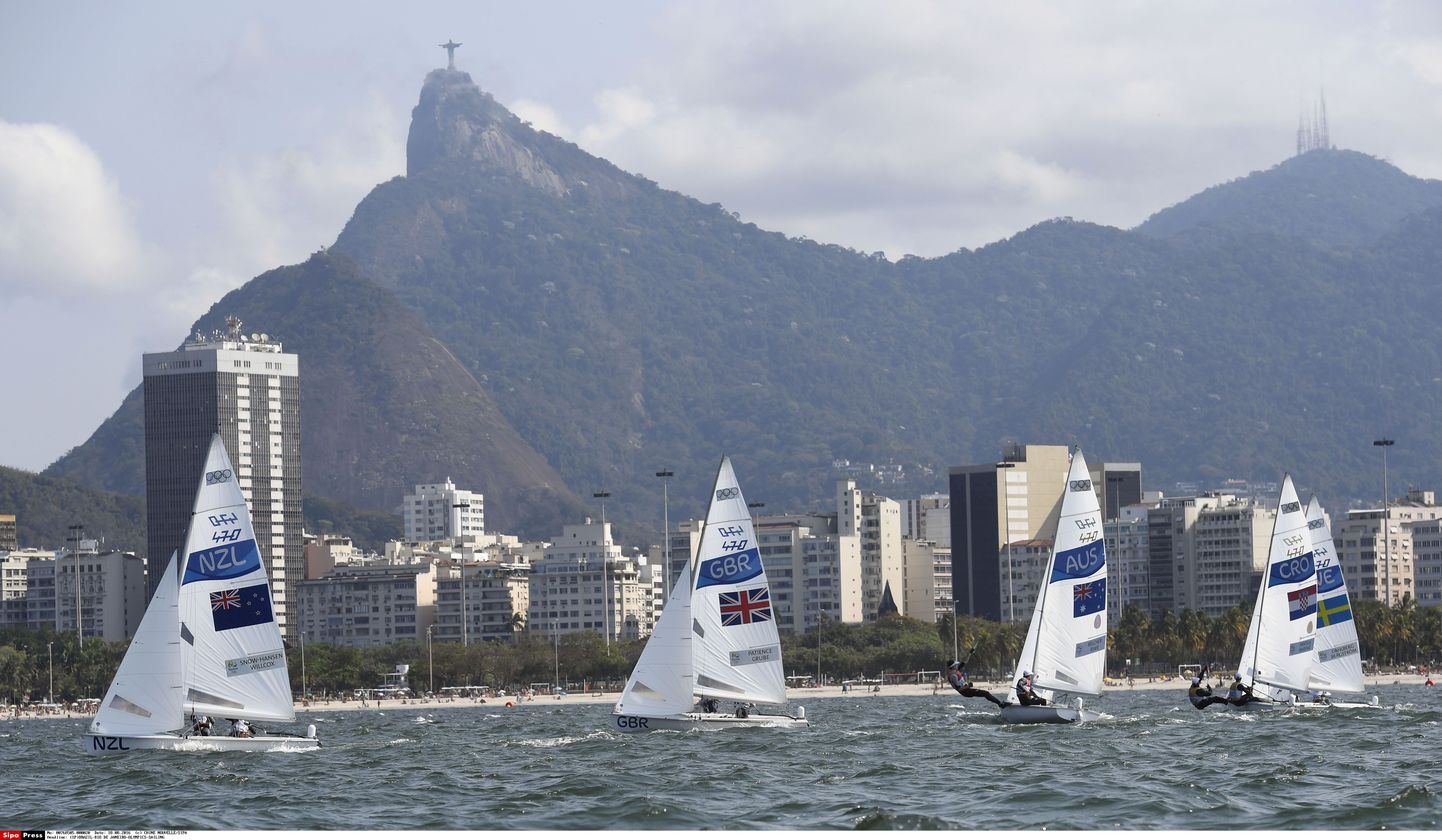 Purjetajad Rio OMi võistluspaigas.