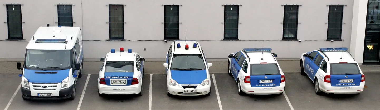 Полицейские машины.
