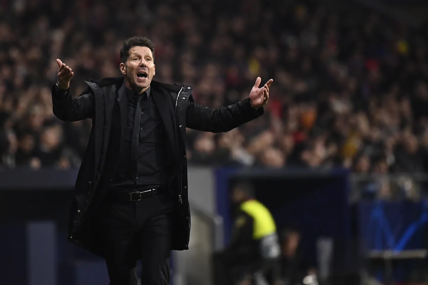 Madridi Atletico jalgpallimeeskonna argentiinlasest peatreener Diego Simeone on tuntud emotsionaalse juhendajana.