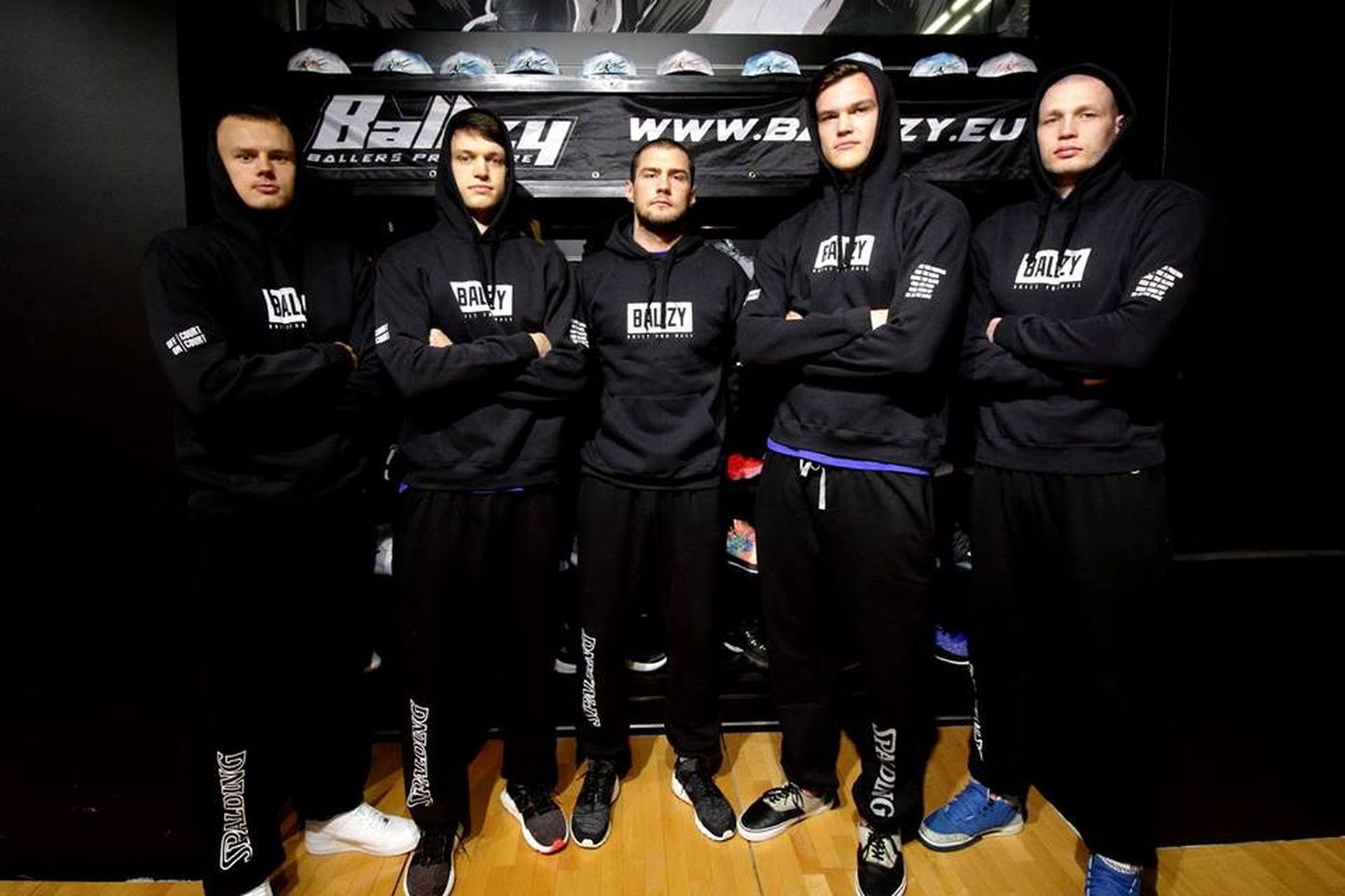 Mullu suvel moodustasid 3x3 korvpallis Eesti koondise Jaan Puidet (vasakult), Martin Dorbek, treener Siim Raudla, Maik-Kalev Kotsar ja Joonas Järveläinen.