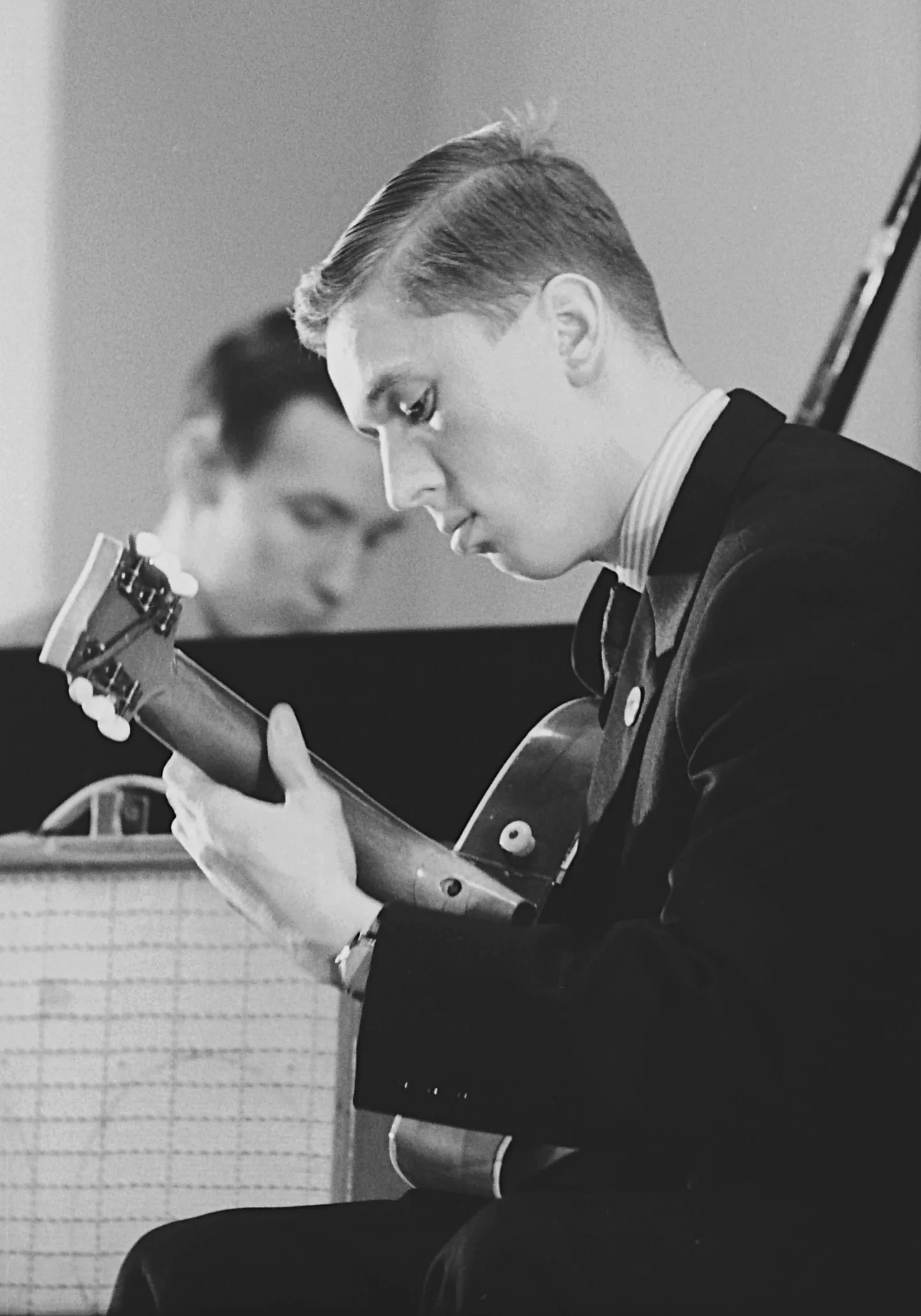 Mängib Rein Tammiku trio. Esiplaanil Tiit Paulus