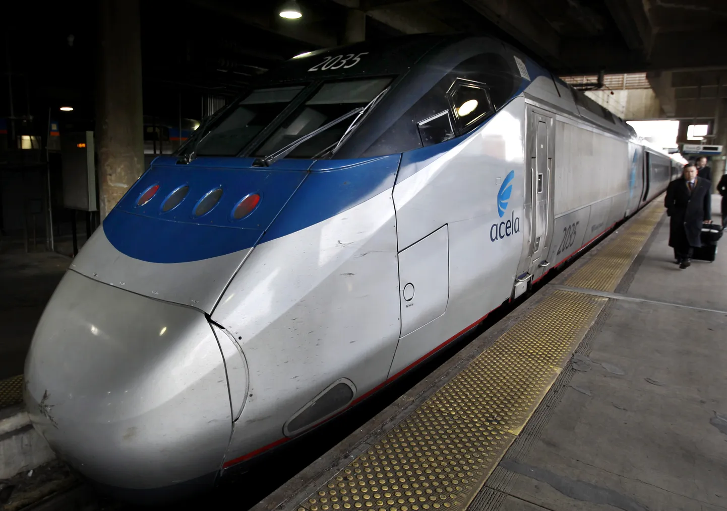 Riiklik Amtrak on küll kasutanud Acela kiirronge, kuid ilmselt tõmbab valitsus edasisele kiirronginduse arengule suuremat pidurit. Erasektor aga on huvitatud mõne tihedama transpordiga vahemaa, näiteks Los Angelese ja Las Vegase vahelise ühenduse arendamisest.
