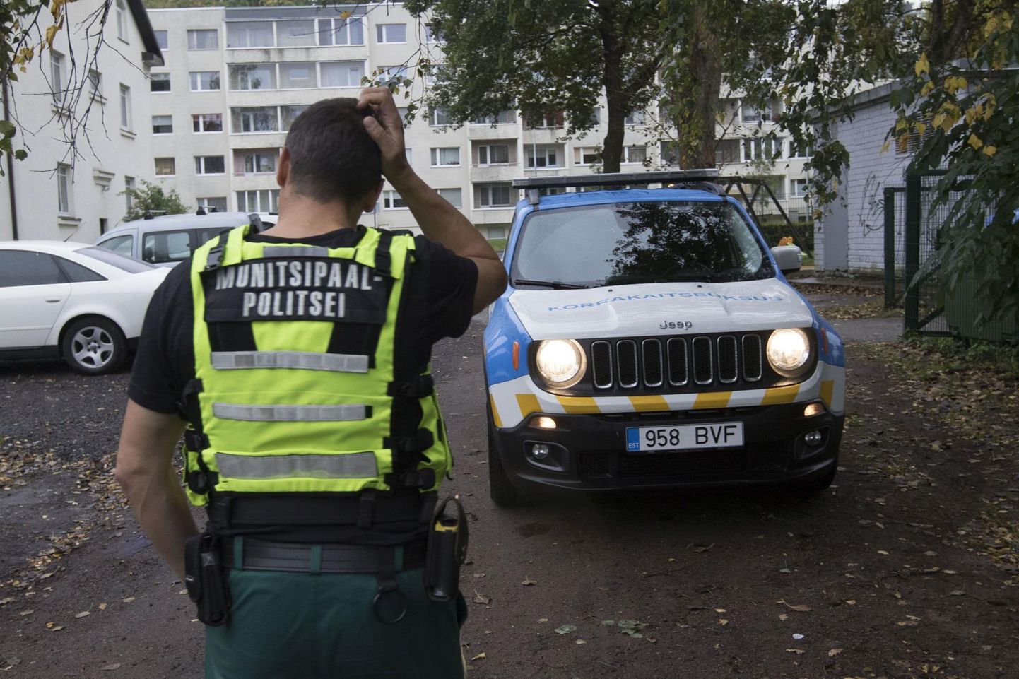 Tallinna munitsipaalpolitseil tuleb tõsisemate juhtumite korral kaasata politsei, kuna neil puudub jõu kasutamise õigus. 