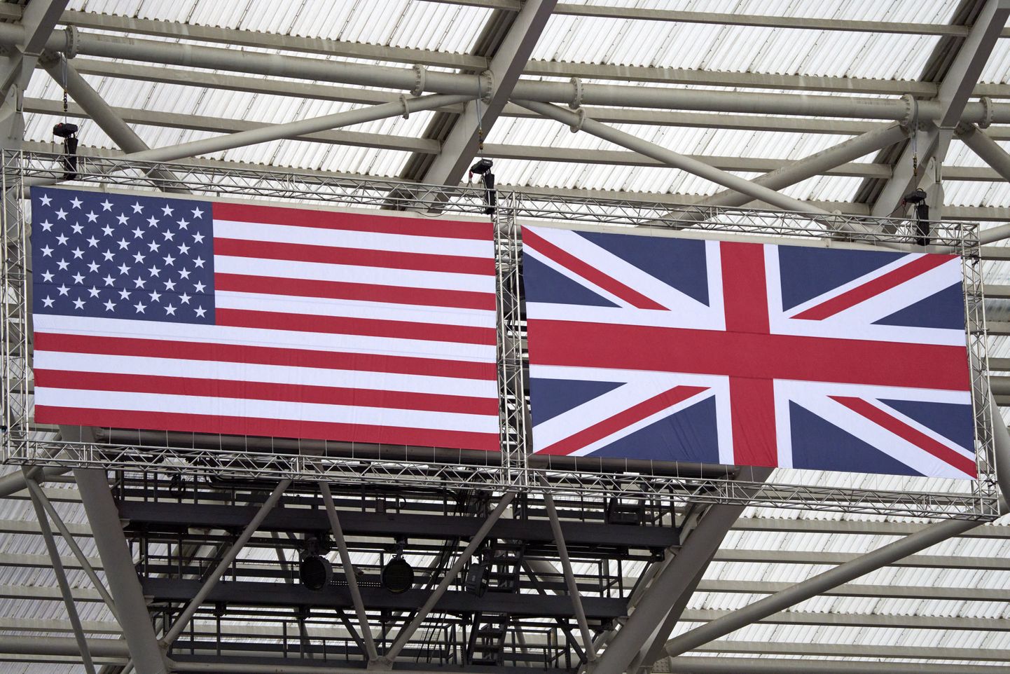 USA and Ühendkuningriigi lipud.