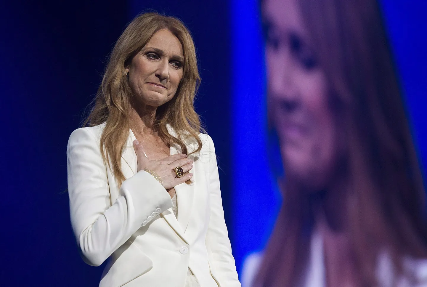 Lauljanna Celine Dion.