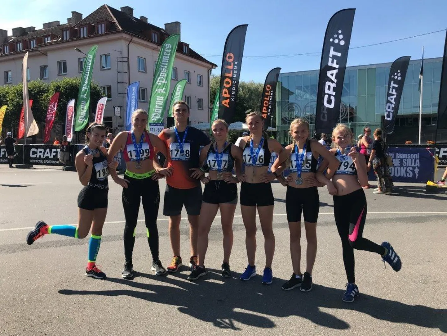 Olümpiakomitee tunnustas Eesti sportlikke perekondi, kelle olid välja valinud maakondade spordiliidud. Viljandimaalt pälvis tunnustuse perekond Kask, kelle liikmetest osa on fotol.