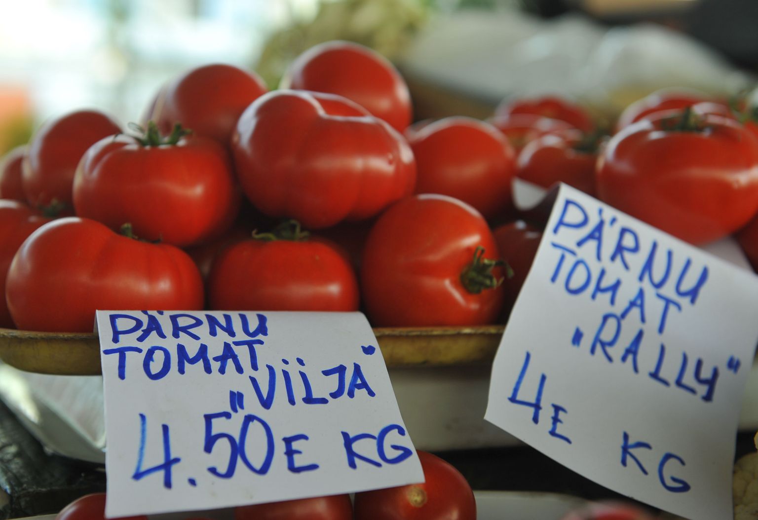 Juulis maksis kodumaine tomat Tallinna keskturul 4 eurot.