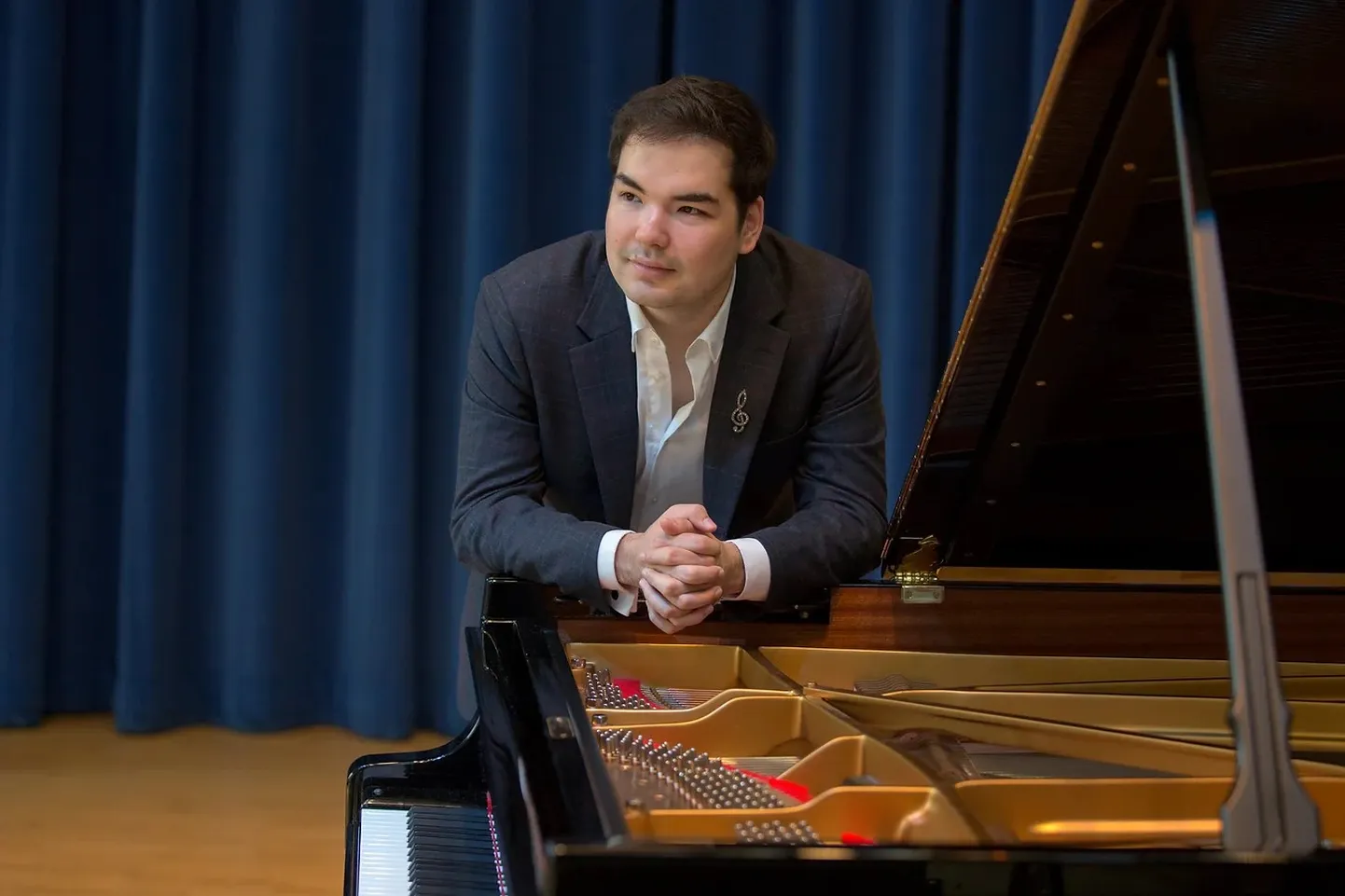 Pianist Alim Beisembajev