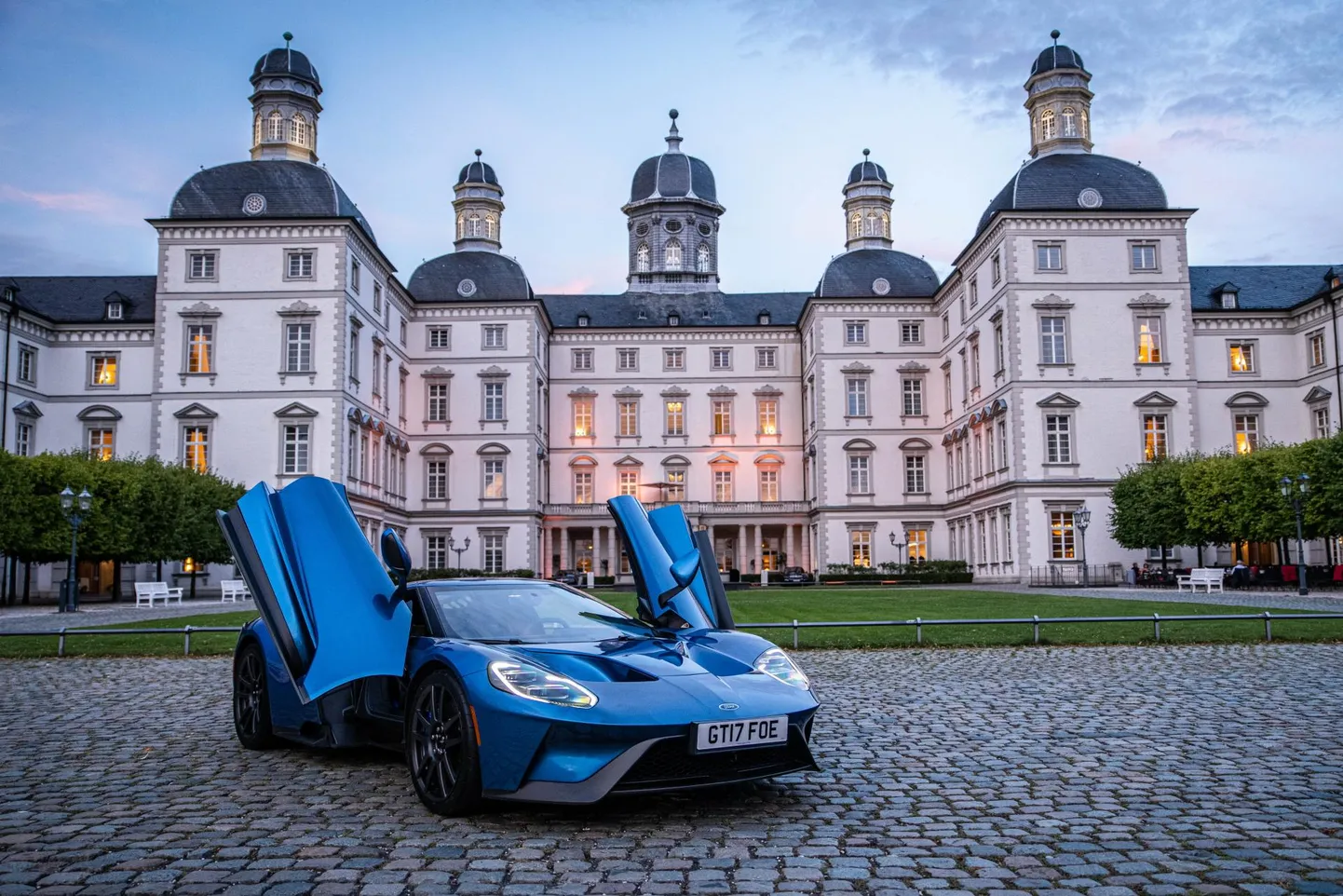 Ford GT. Seda mudelit valmib nelja aasta jooksul 1000 eksemplari ja nüüdseks on need hoolimata pea poole miljoni eurosest baashinnast läbi müüdud. Soovijaid oli kuus korda enam ja viimased õnnelikud saavad oma lelud kätte järgmisel aastal.