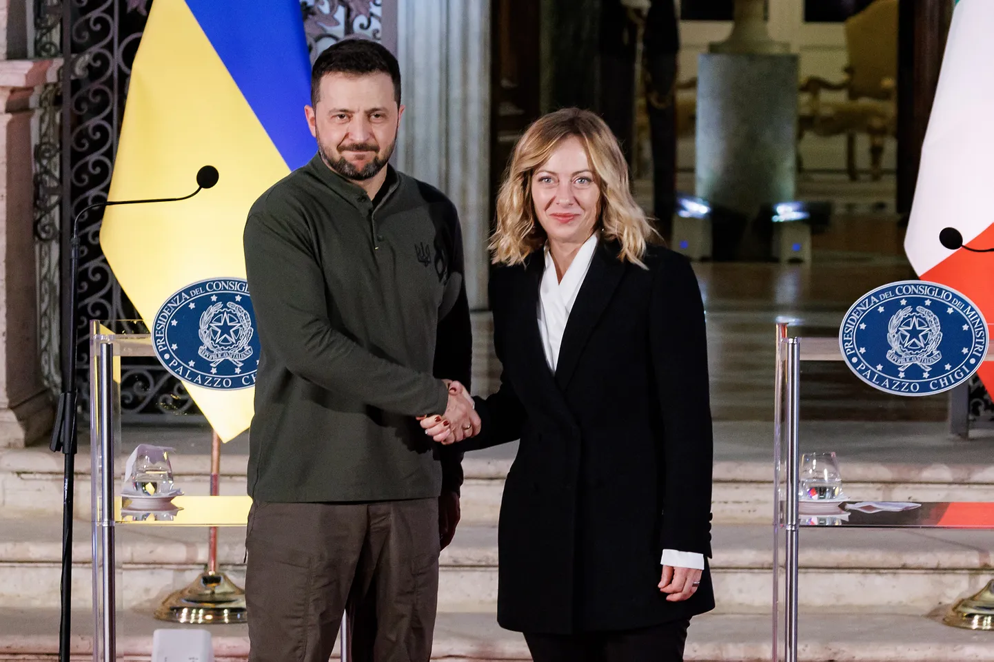 Volodõmõr Zelenskõi ja Giorgia Meloni.