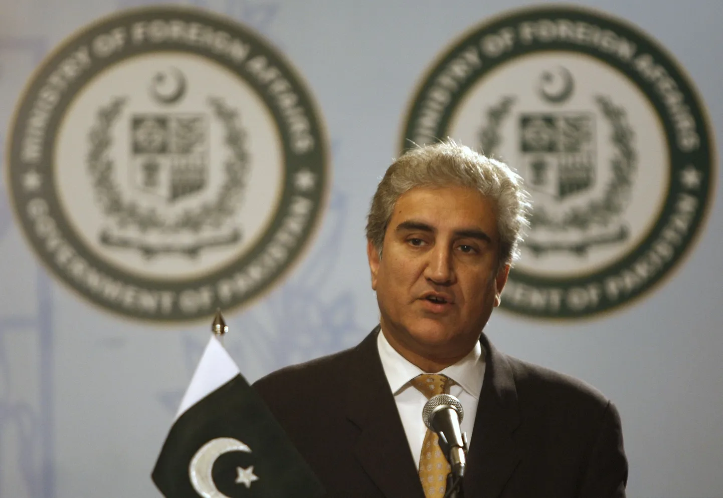 Pakistani välisminister Shah Mehmood Qureshi pressikonverentsil Islamabadis.