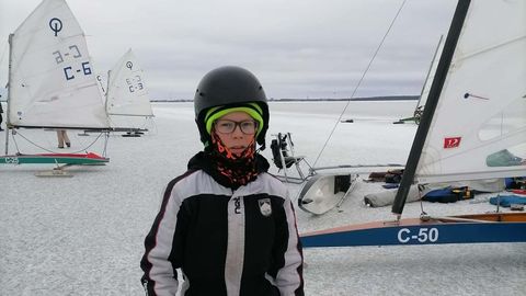 Pärnu poiss krooniti taas jääpurjetamise maailmameistriks