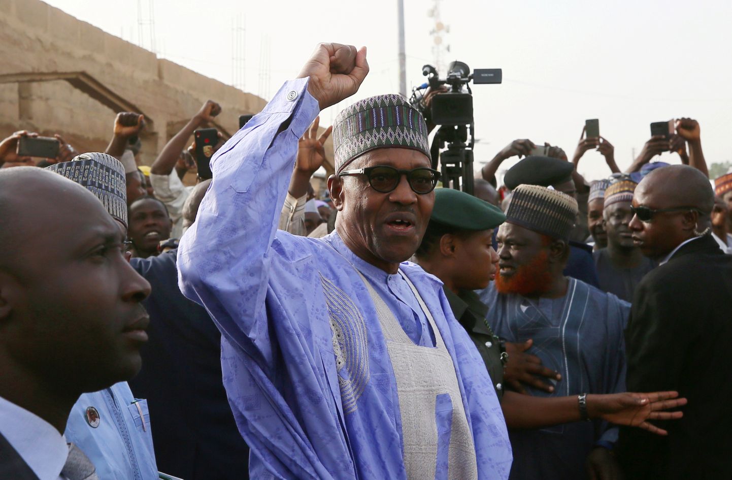 Nigeeria president Muhammadu Buhari 23. veebruaril Katsina osariigis Dauras presidendivalimistel häält andma saabudes.