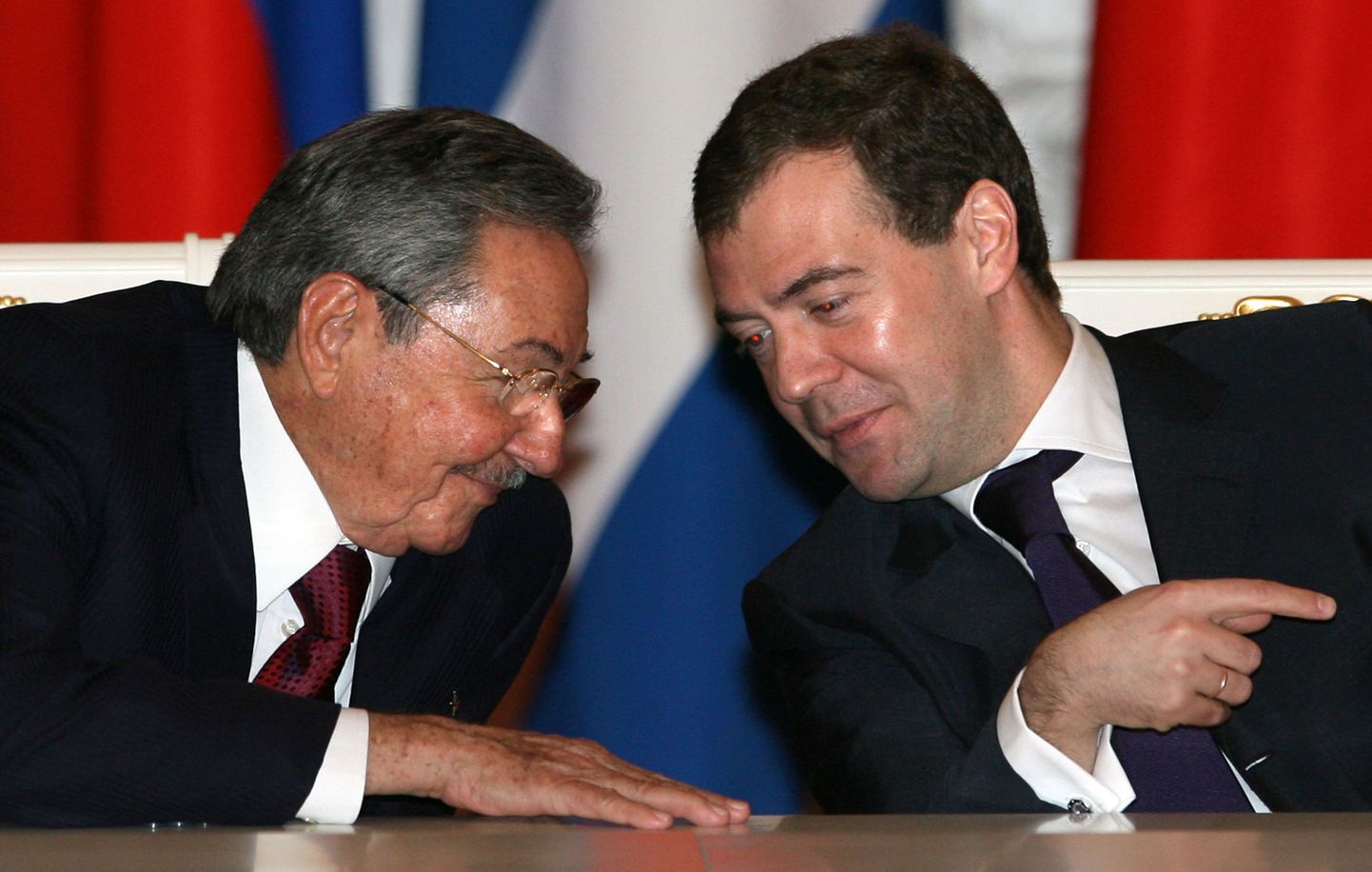 Kuuba president Raúl Castro ja Vene riigipea Dmitri Medvedev. Kuuba on üks riikidest, mis võib varsti Abhaasiat ja Lõuna-Osseetiat tunnustada.