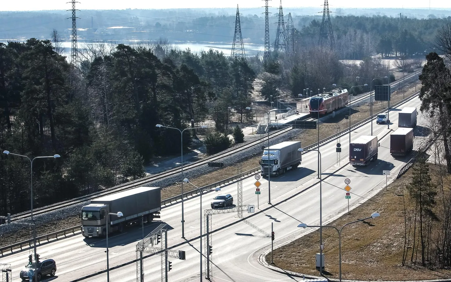 Via Baltica neljarealine tee Pärnus.