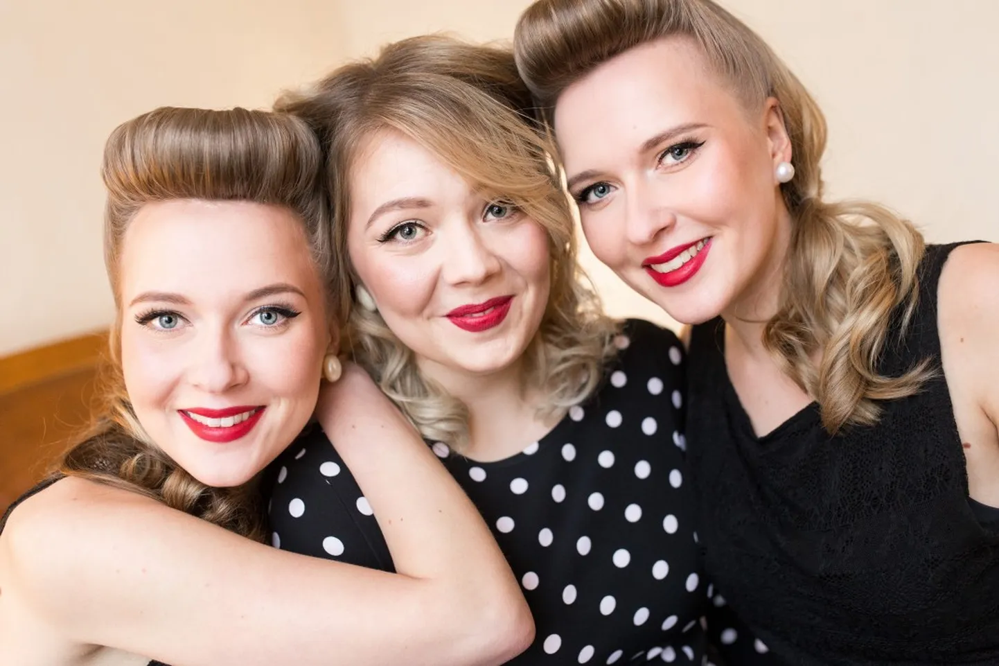 Kolmapäeval esineb Jõhvi kontserdimajas eakate peol ansambel  "The Swingin' Sisters".