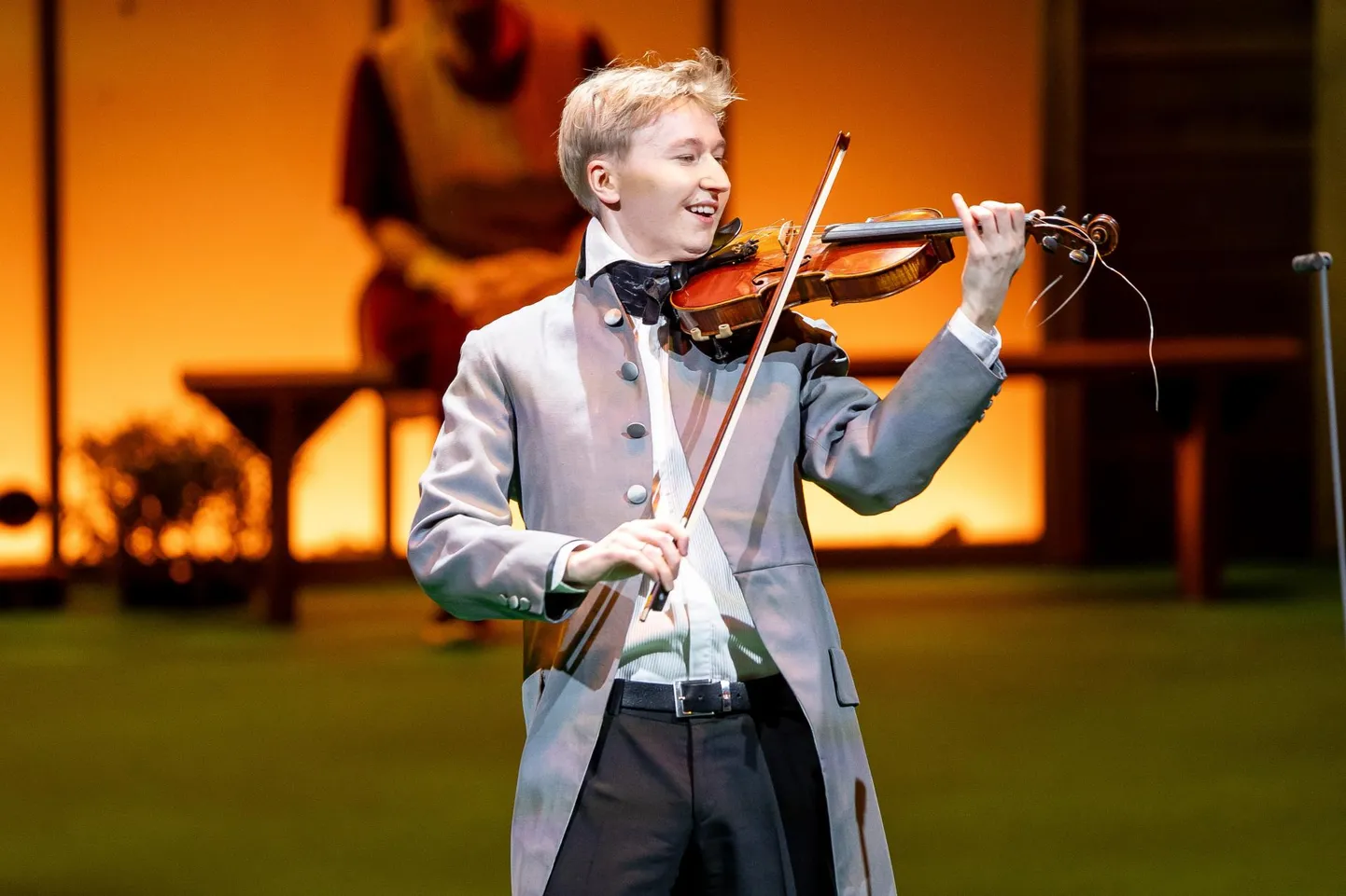 Eesti Vabariigi aastapäeva kontsertetendus, esineb meie blond Paganini ehk Hans Christian Aavik