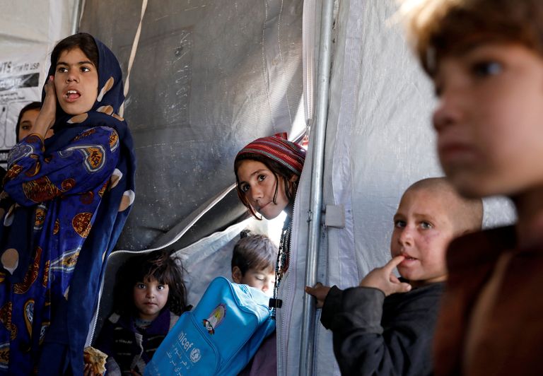Põua tõttu kodudest pagenud perede lapsed põgenikelaagris Herati provintsis Afganistanis.