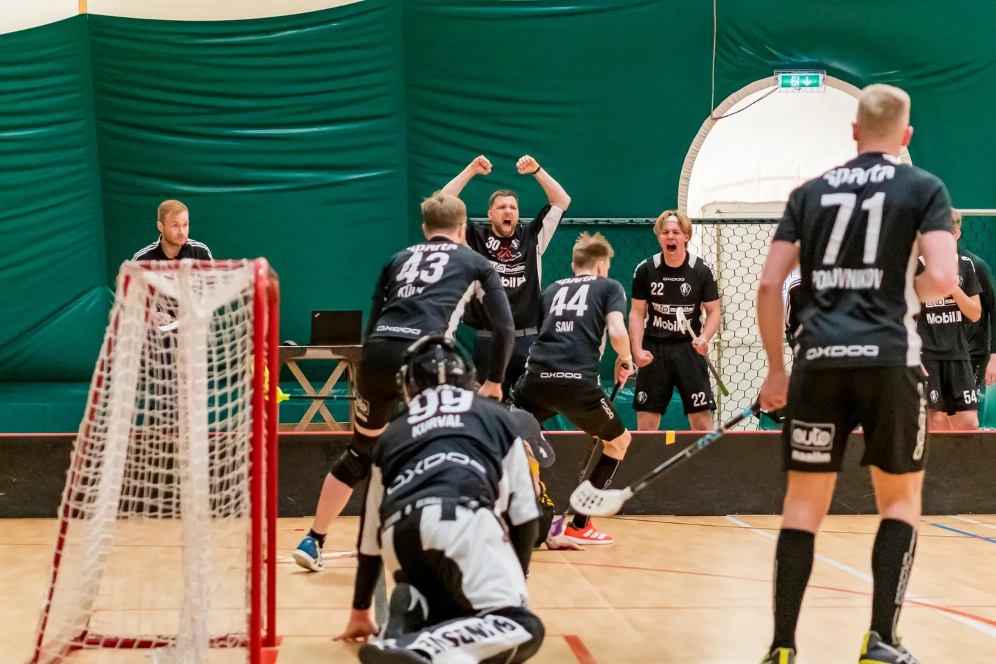 Saalihokiklubi Sparta Team Automaailm mehed oma tundeid vaka all ei hoidnud.