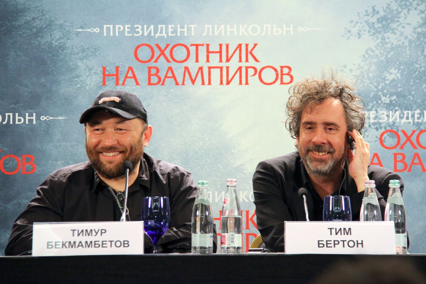 Режиссер и сопродюсер на пресс-конференции в Москве.