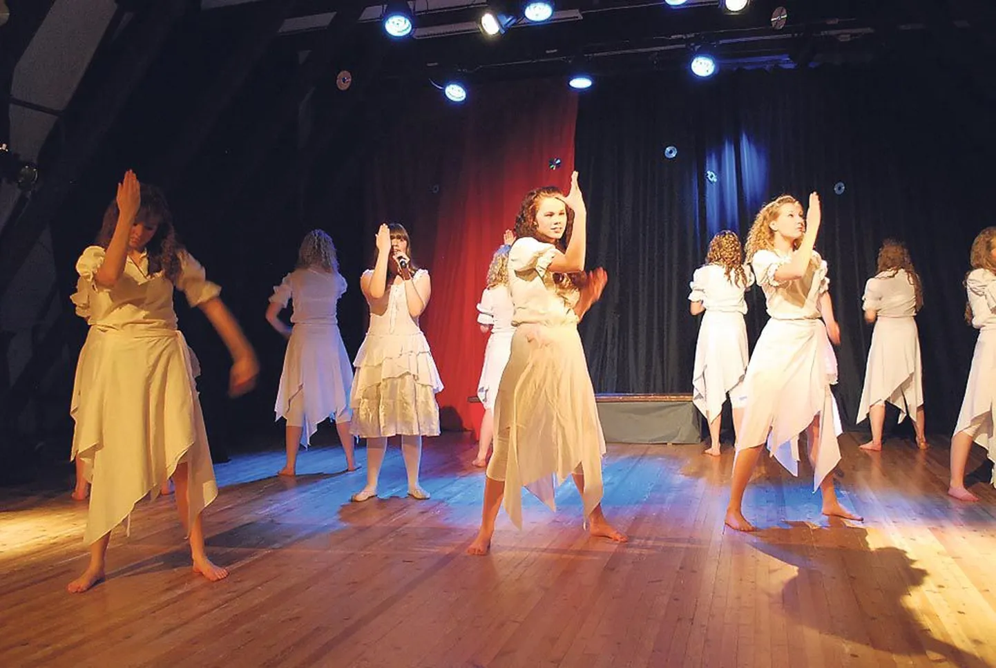 Laupäeva õhtul esineb show’ga Janne Ristimetsa tantsustuudio.