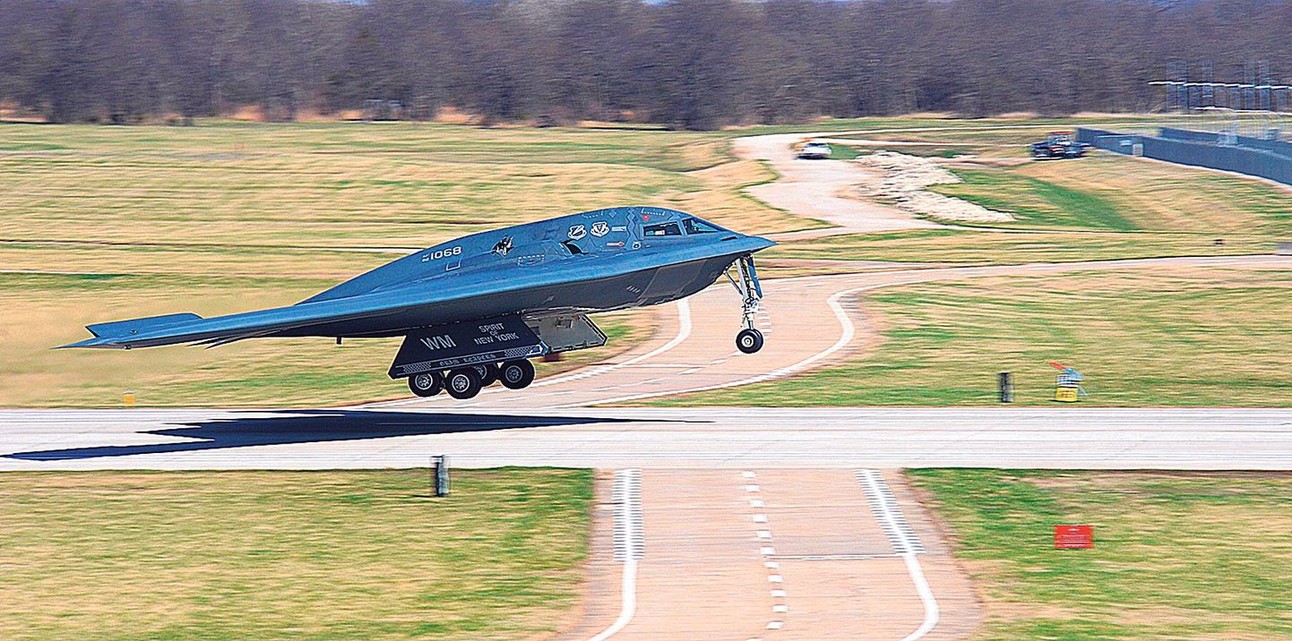 Бомбардировщик ВВС США В-2, изготовленный по стелс-технологии, предназначен для доставки ядерного оружия.