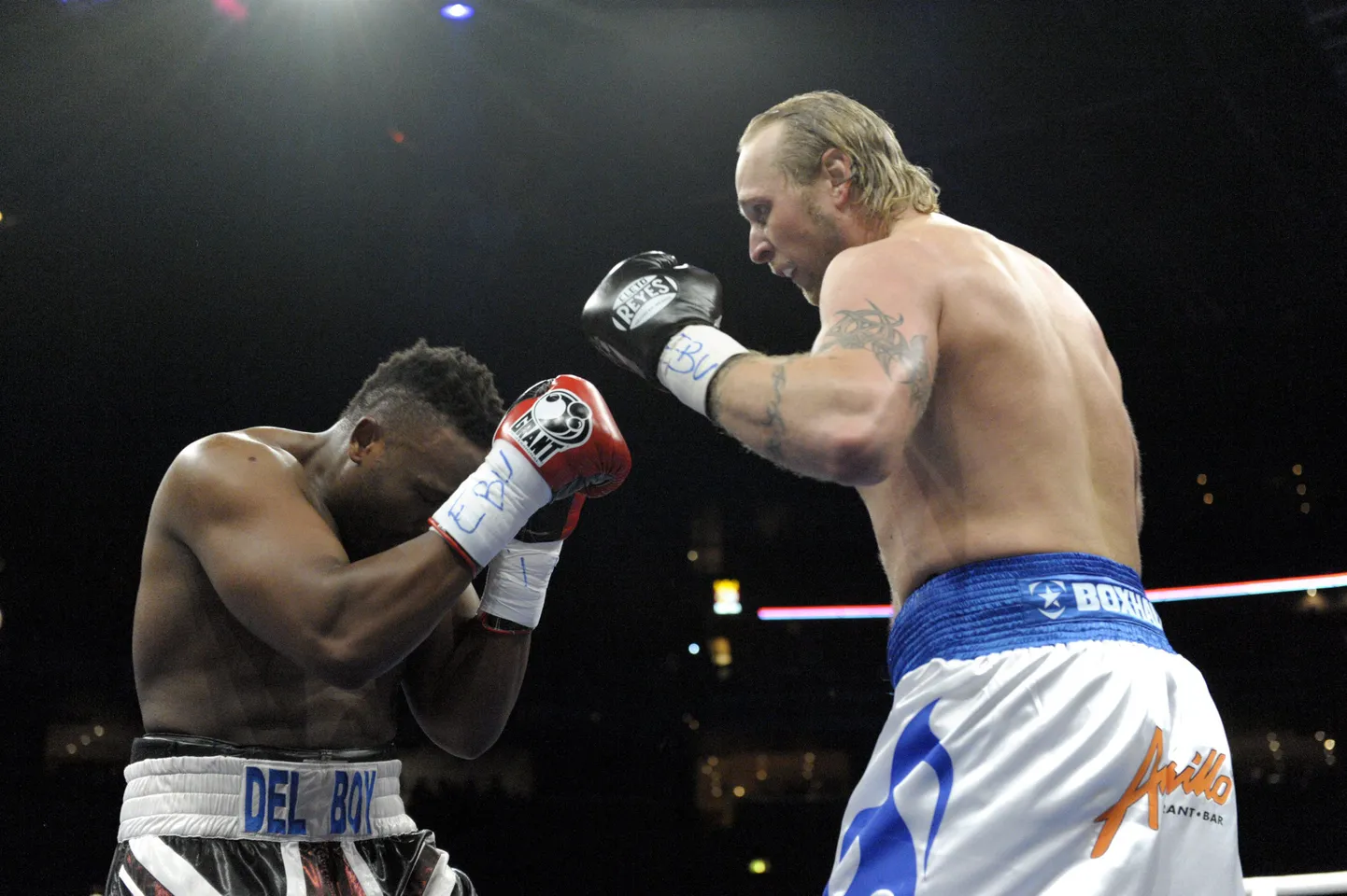 Robert Helenius (paremal) ja Dereck Chisora.