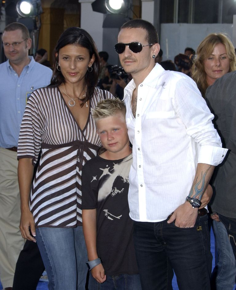 Chester Bennington, tema abikaasa Talinda Bentley ja poeg 2007. aastal «Transformerite»  esilinastusel Los Angeleses / Scanpix