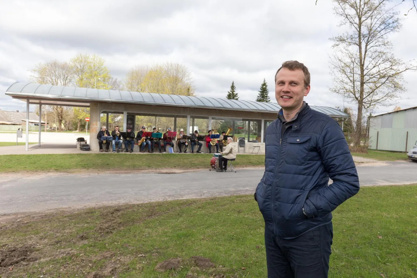 EESTI,05MAY18 Talgud. «Teeme ära!». Talgulised Suure-Jaanis. Pildil Priit Toobal. ELMO RIIG/Sakala