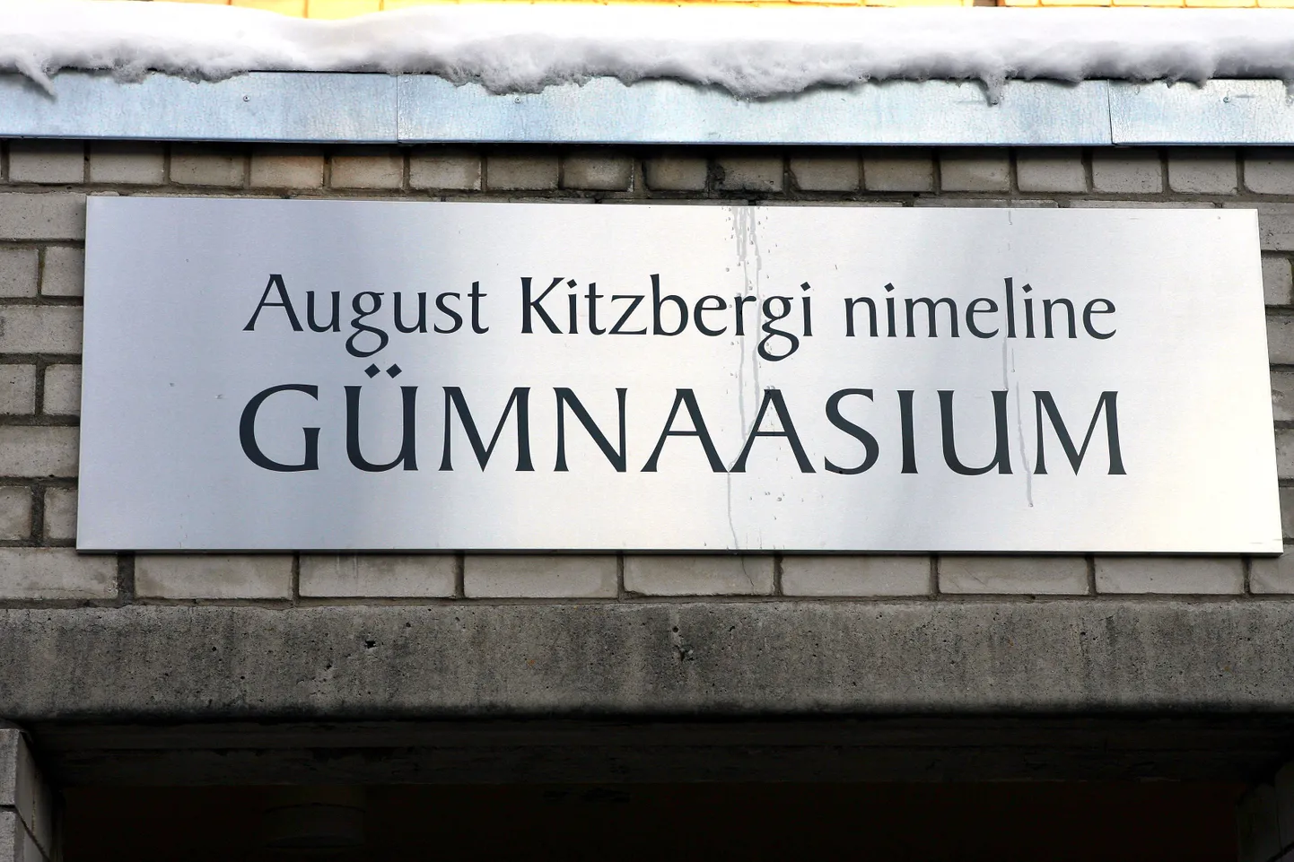 Gümnaasiumi uus silt