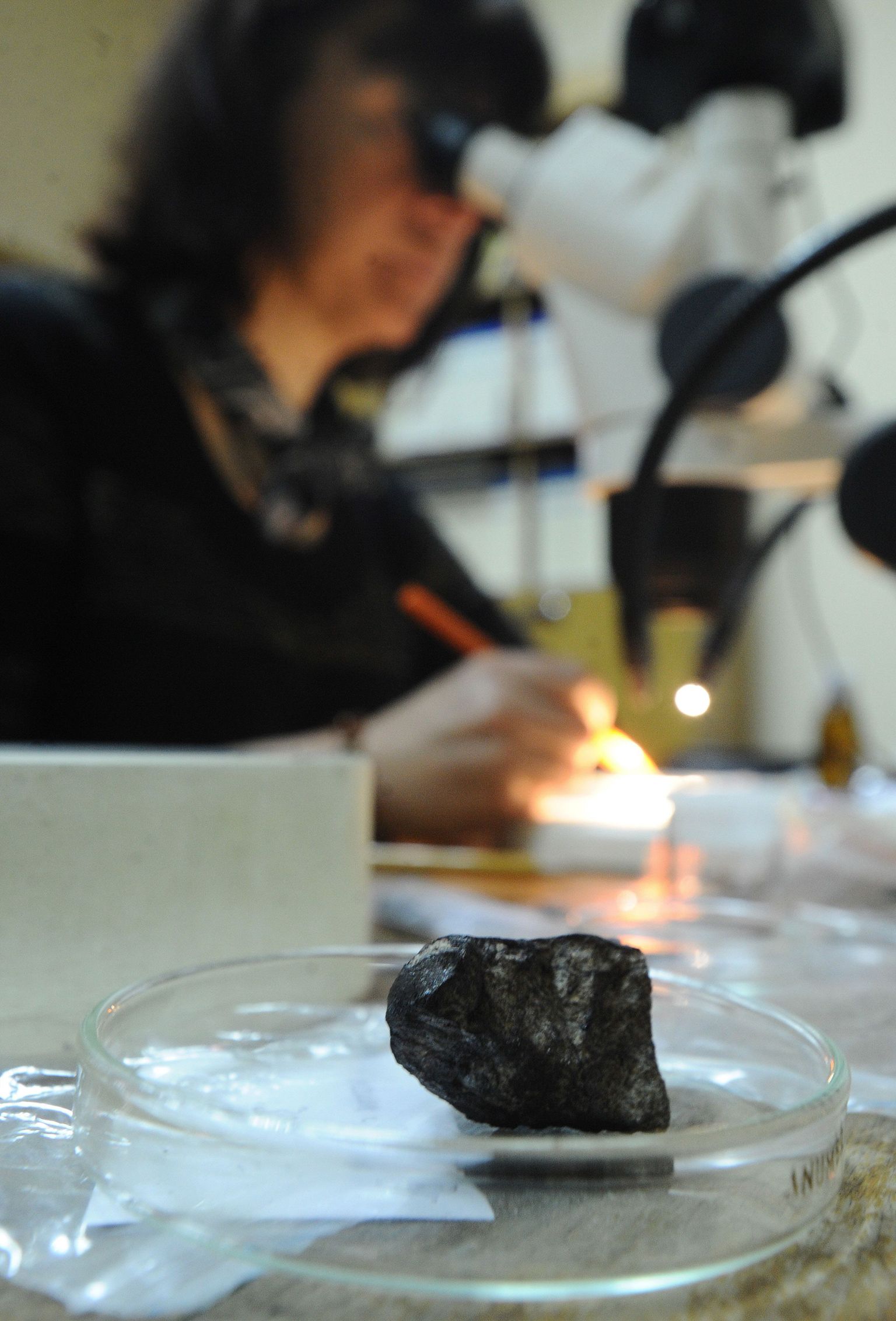 Meteoriiditükkide uurimine Moskvas  Vernadski-nimelises instituudis.