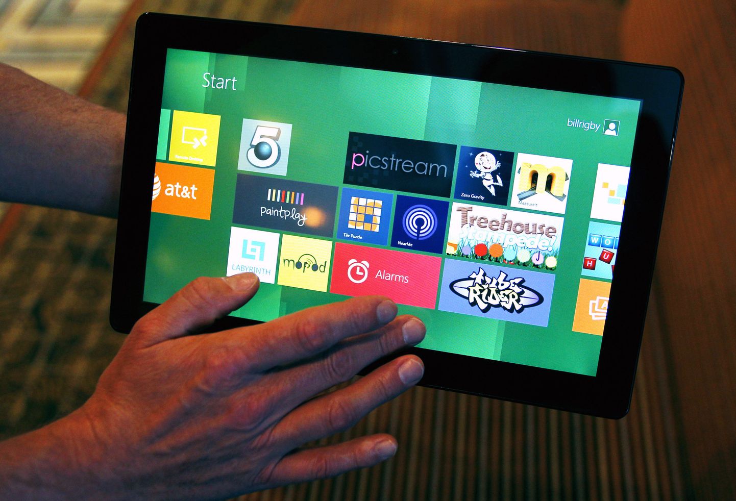 Microsoft tutvustas Windows 8 operatsioonisüsteemi tahvelarvutil.
