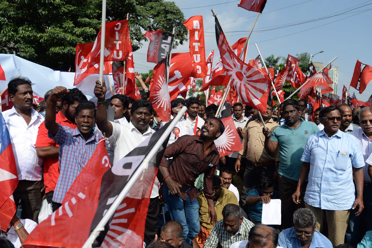 India valitsuse tööjõupoliitika vastased meeleavaldajad kolmapäeval Chennais.