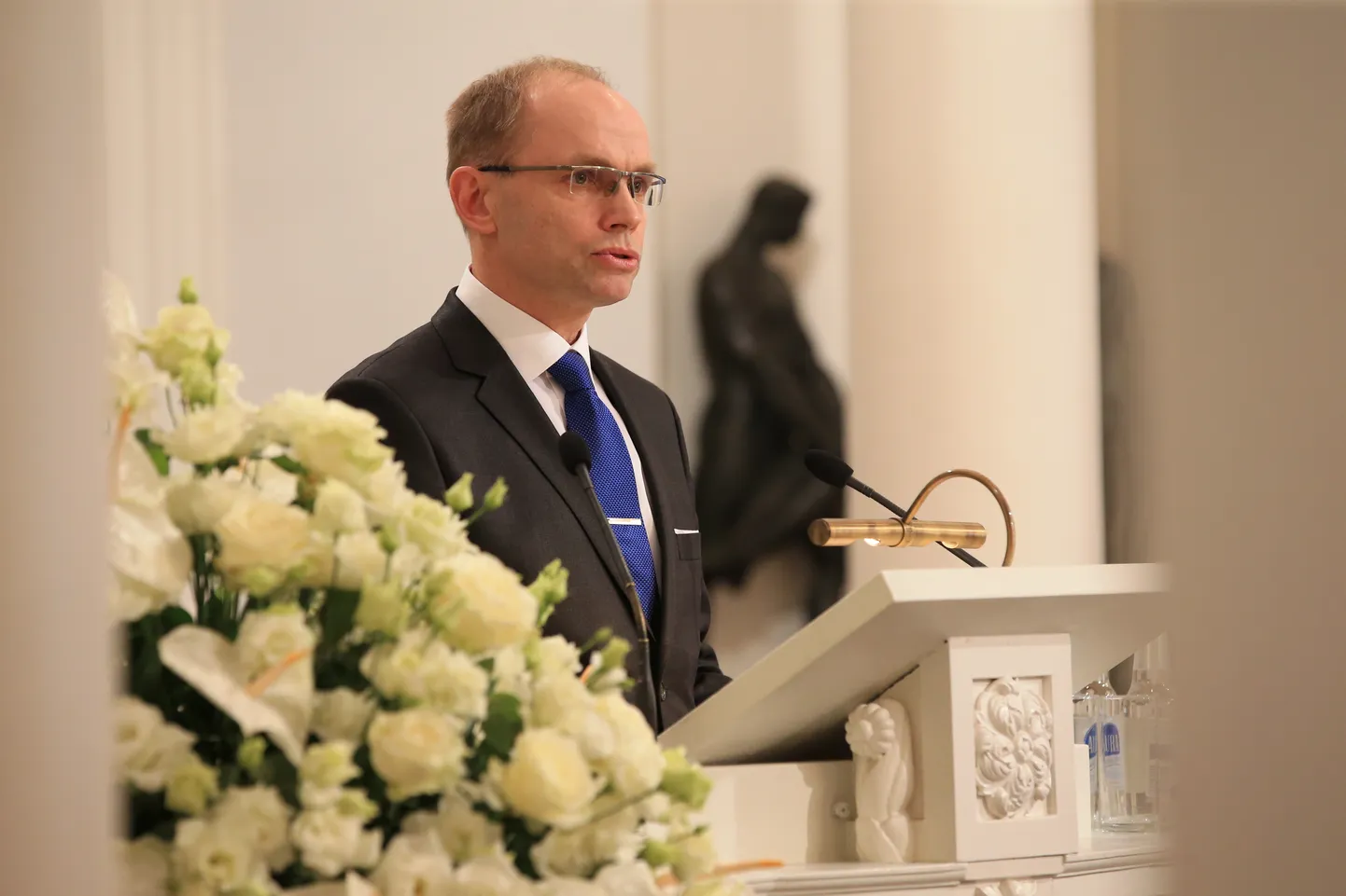 Pildil akadeemilse loenguga esinemas TÜ anestesioloogia ja intensiivravi professor Joel Starkopf.