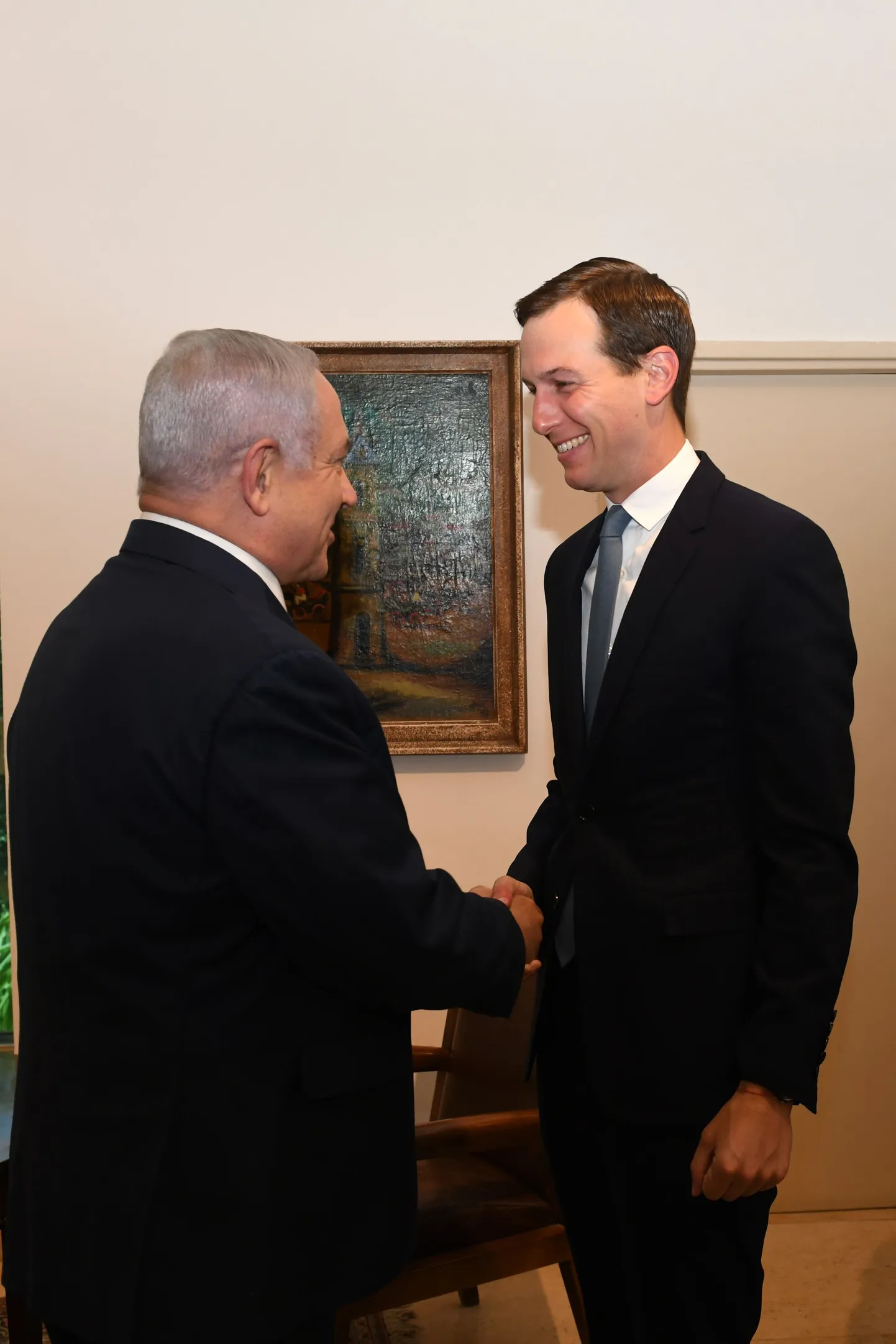 USA presidendi Donald Trumpi väimehest nõunik Jared Kushner (paremal) 30. mail Jeruusalemmas Iisraeli peaministri Benjamin Netanyahuga kohtumas.