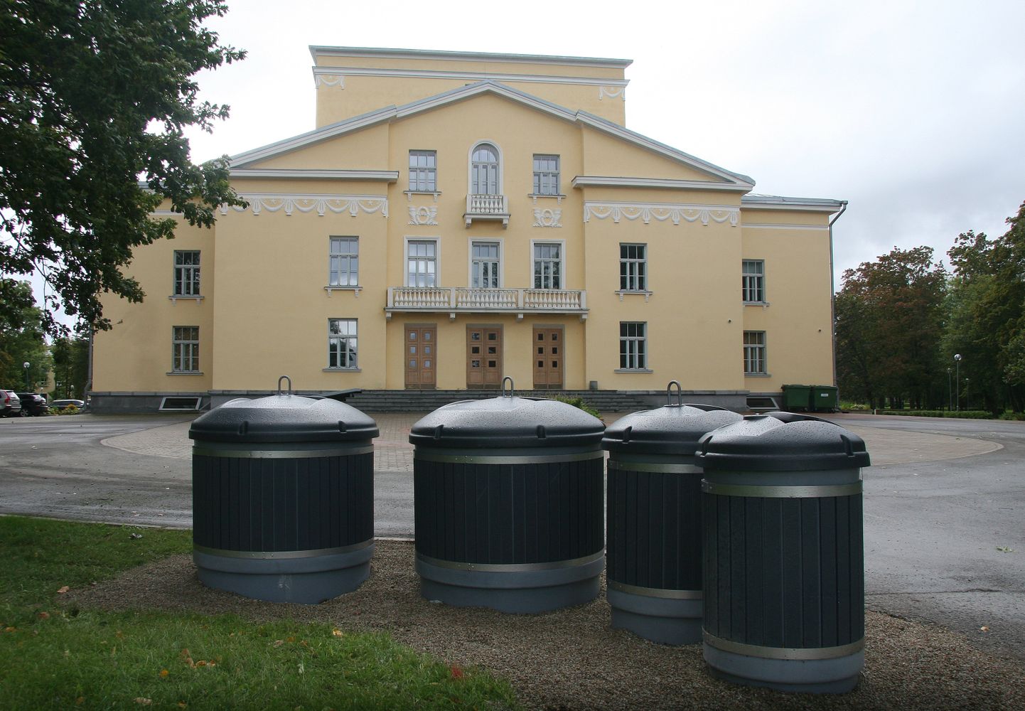 Kohtla-Järve esimene süvamahutiplats rajati kultuurikeskuse juurde.