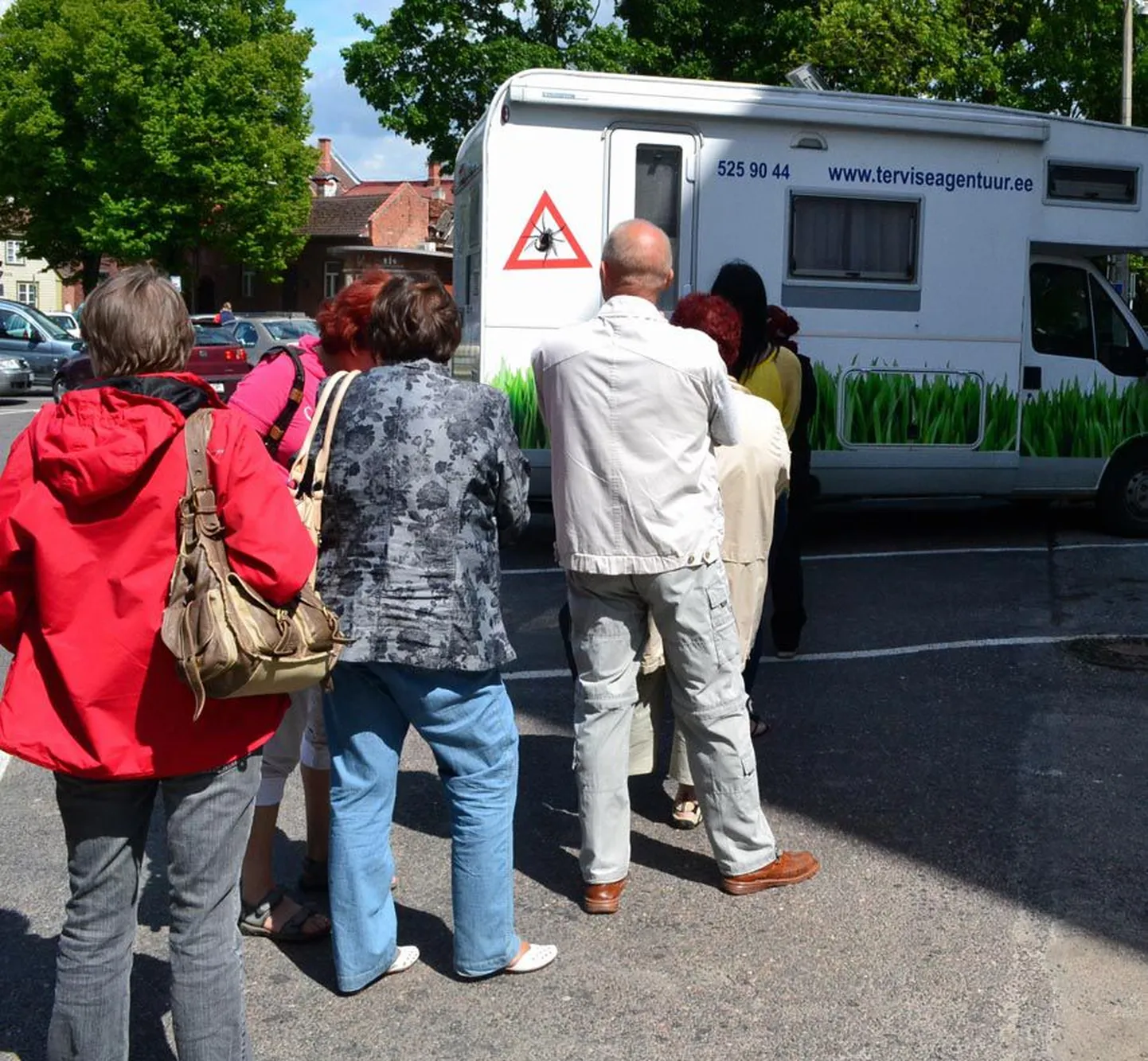 Vaktsiinibuss peatus juunis Viljandis Vabaduse platsil kolm päeva. See saavutas inimeste seas suure menu.