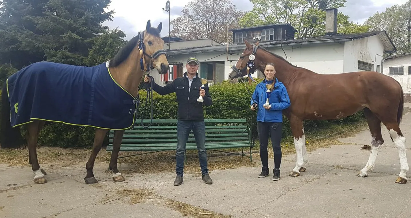 CCI2*-S rahvusvahelise võistlusklassi 2. koht Dagmar Ainsoo ja Fortuna ja 3. koht Jaagup Kallas ja Olli Royal.