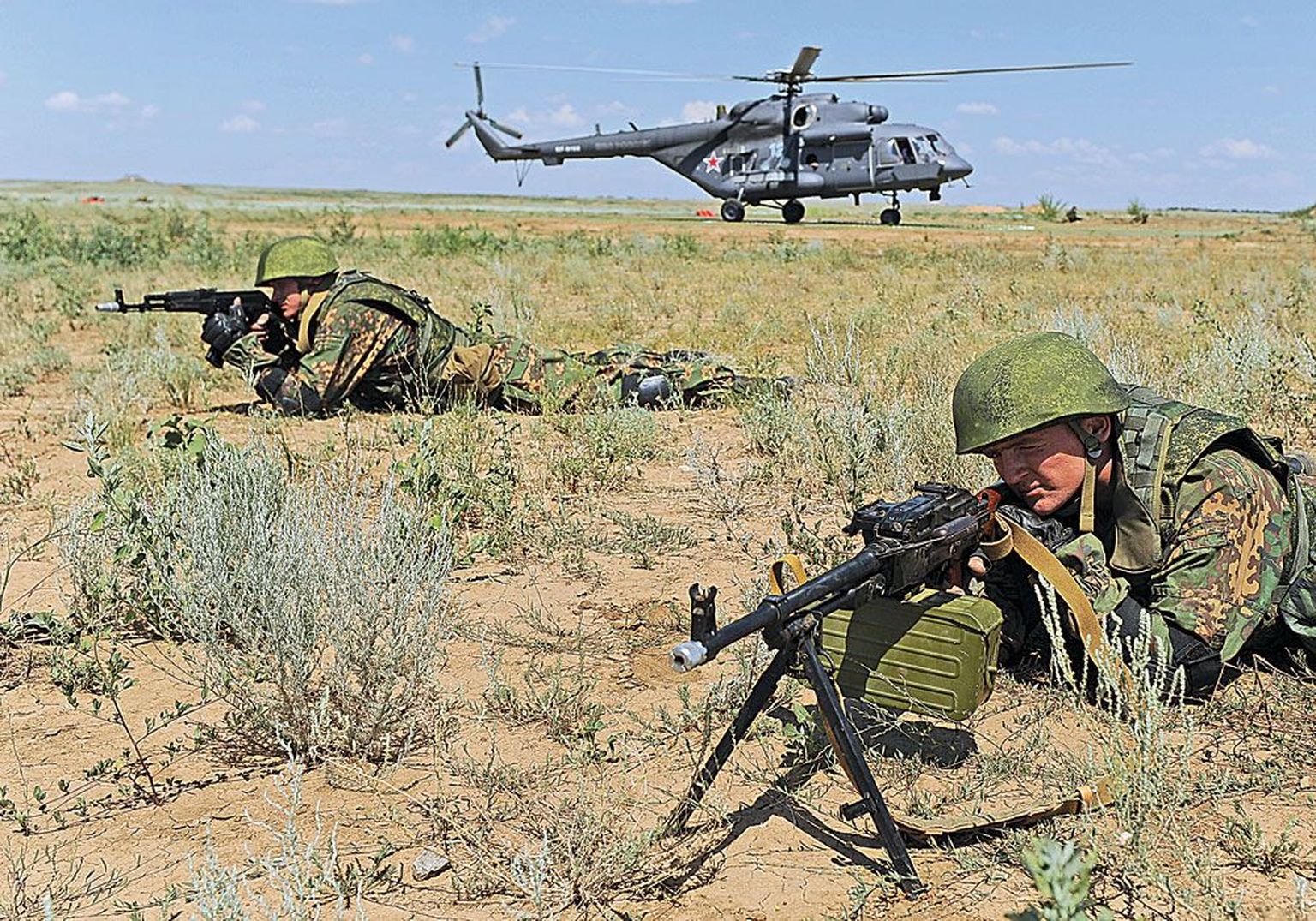 Venemaa ootamatud sõjalised õppused, mis on viimasel ajal järjest sagedasemaks muutunud, tekitavad naabrites muret. Pildil harjutavad sõdurid Venemaa Lõuna sõjaväeringkonnas Prudboi polügoonil.