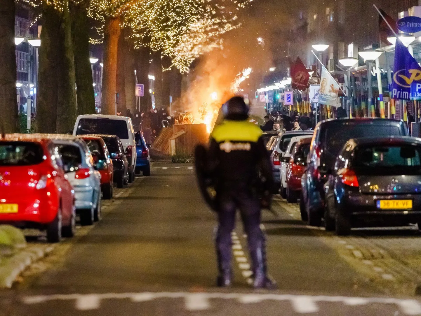 Politseinike ja protestijate kokkupõrked esmaspäeval Rotterdamis. 
