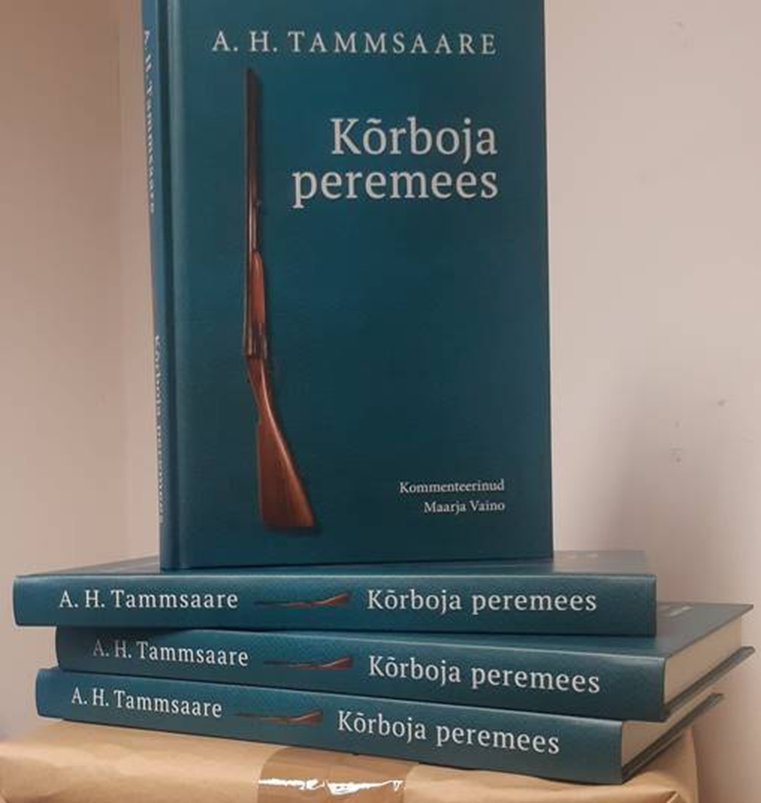 A. H. Tammsaare romaani «Kõrboja peremees» kommenteeritud taastrükk.