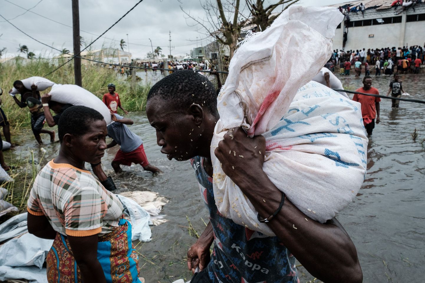 Mosambiiki räsinud tormi järel ootab päästmist veel vähemalt 15 000 inimest.