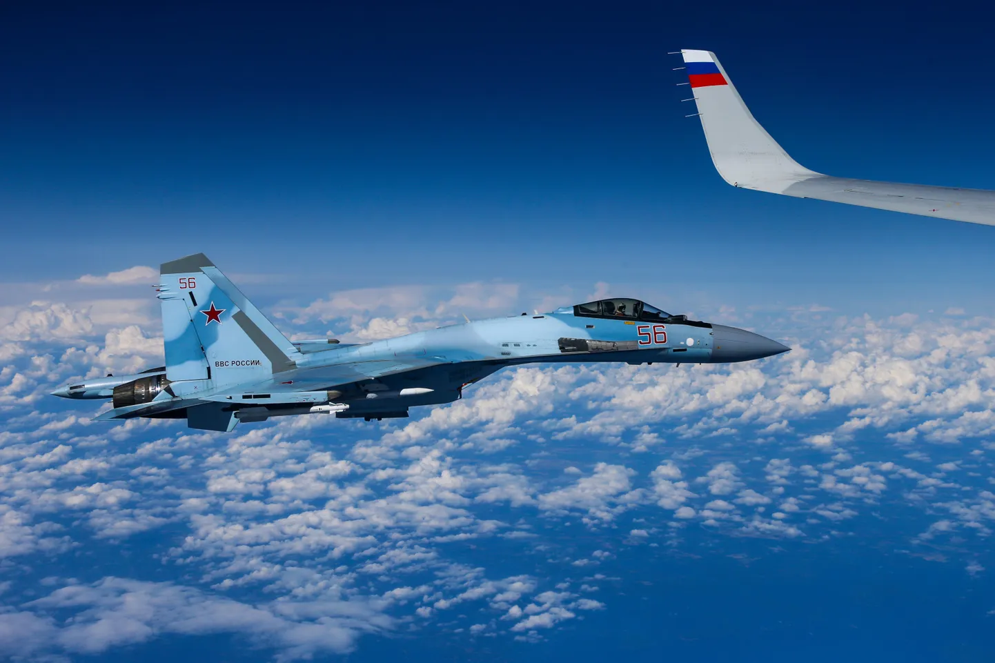 Su-27 hävitaja.