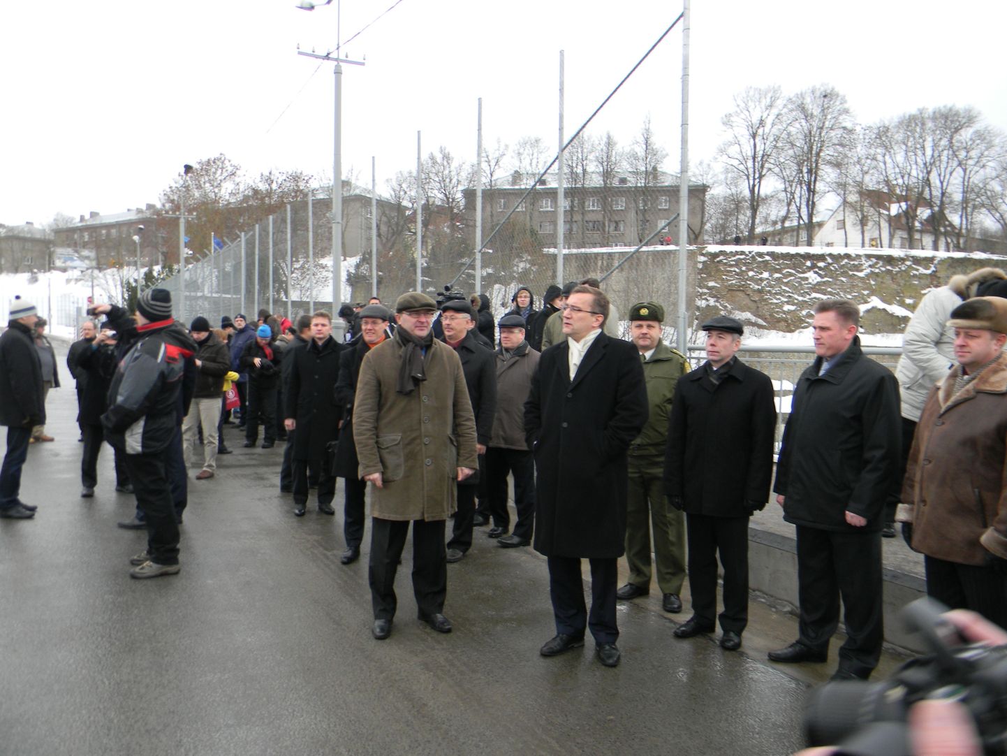 Narva Sõpruse silla remonttööde lõpetamise tähistamine. Esiplaanil majandusminister Juhan Parts.