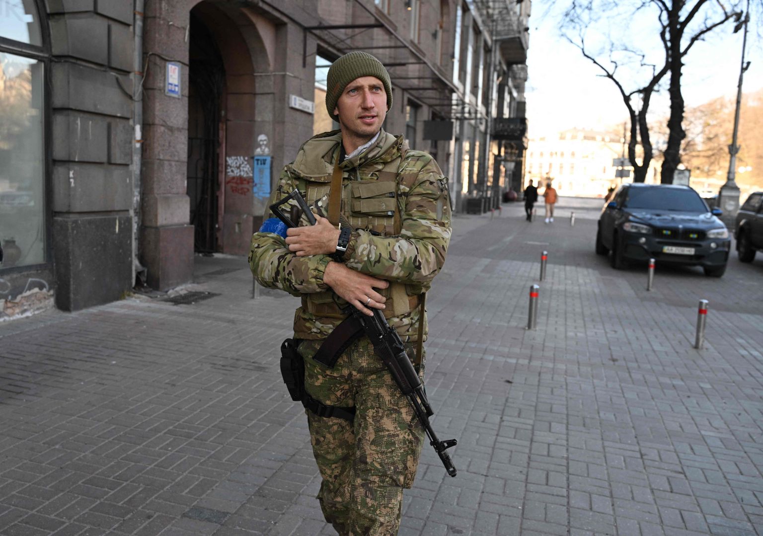 Serhi Stahhovski patrullimas Kiievi tänavatel.