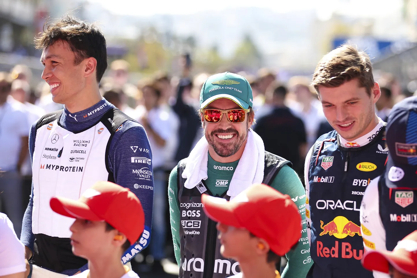 Vasakult: Alex Albon, Fernando Alonso ja Max Verstappen.