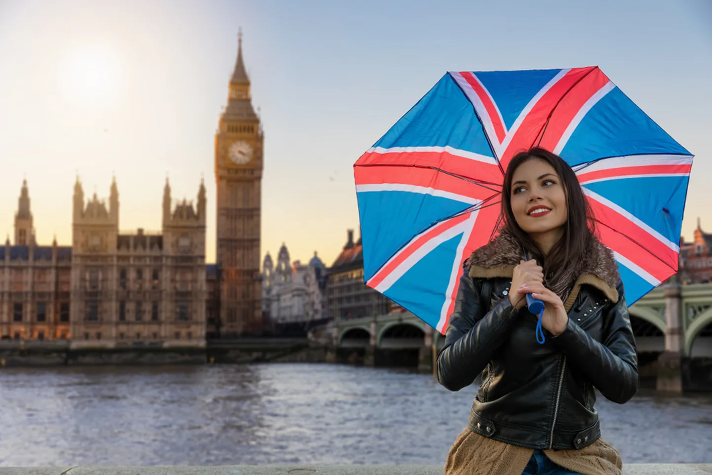 Naine naudib Londonit.