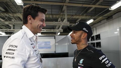 Mercedese vormel 1 pealik arutas Hamiltoniga võimalikku Ferrarisse siirdumist